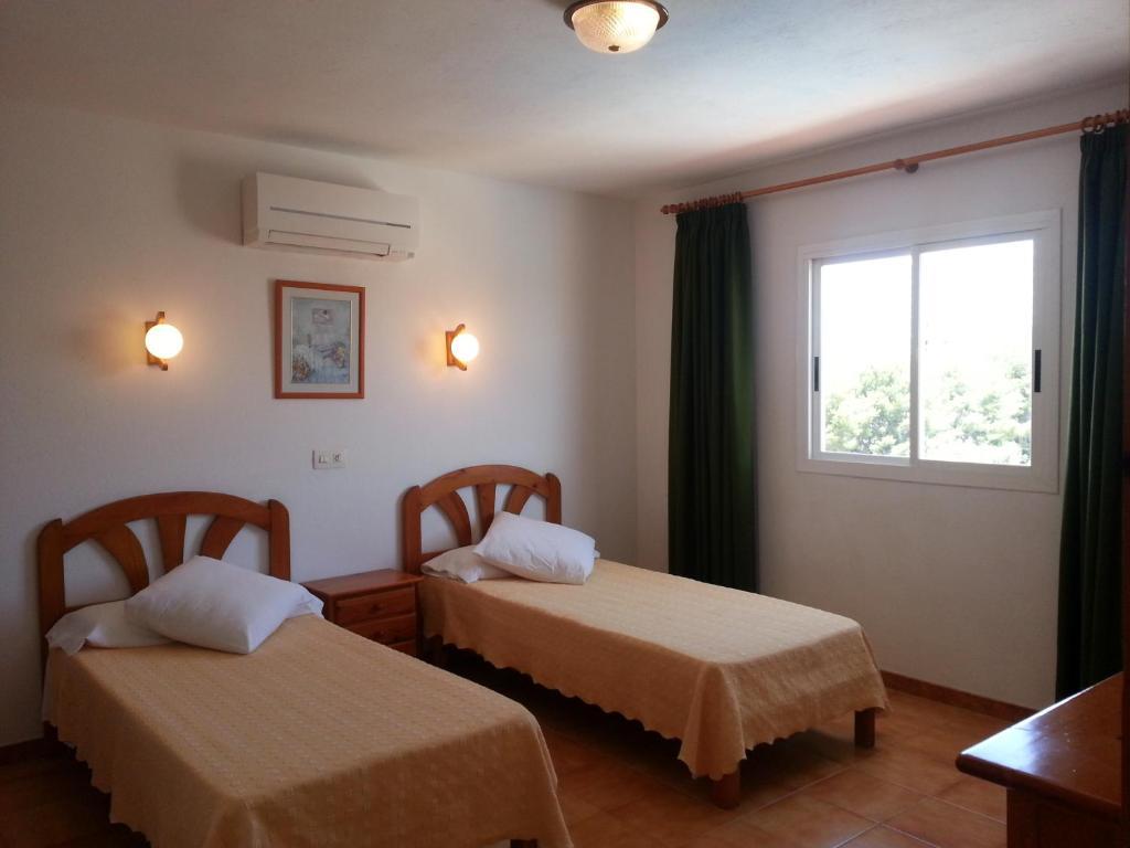Apartamentos Vista Al Puerto Sant Antoni de Portmany Zimmer foto