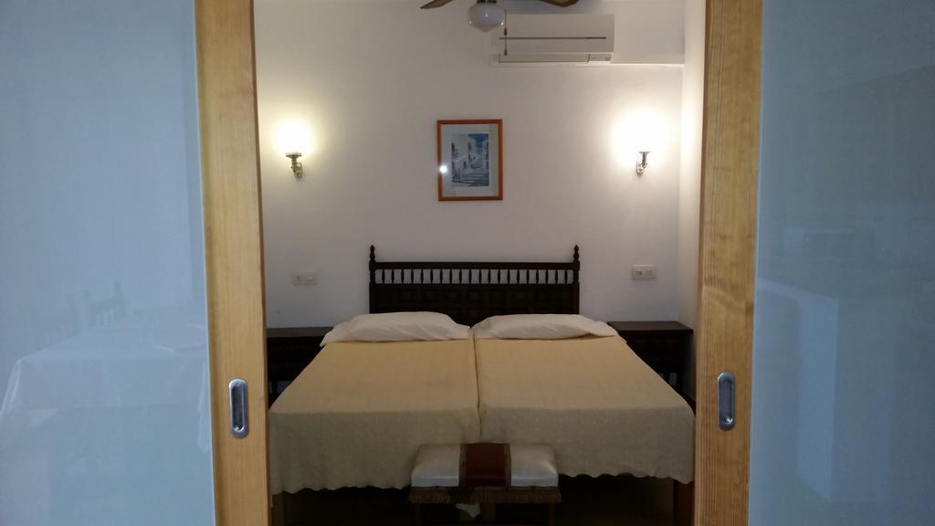 Apartamentos Vista Al Puerto Sant Antoni de Portmany Zimmer foto